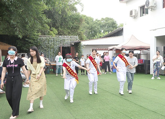 【成都癲癇病醫院】【天使在身邊】5月12日，成都神康癲癇醫院國際護士節戶外團建紀實