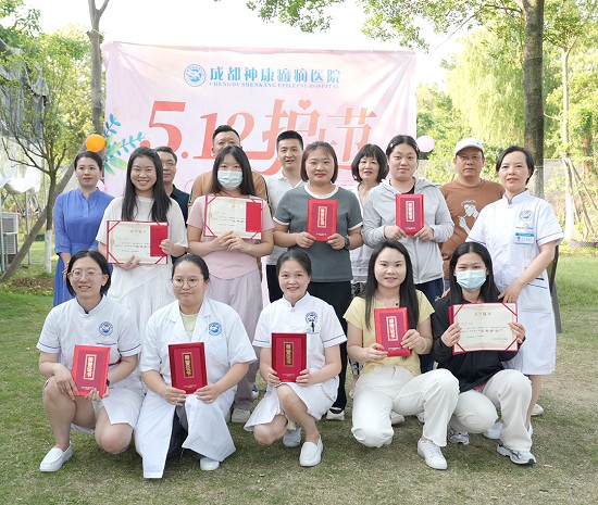 【感恩有你，白衣天使在行動】昨日，成都神康癲癇醫院開展國際護士節戶外團建